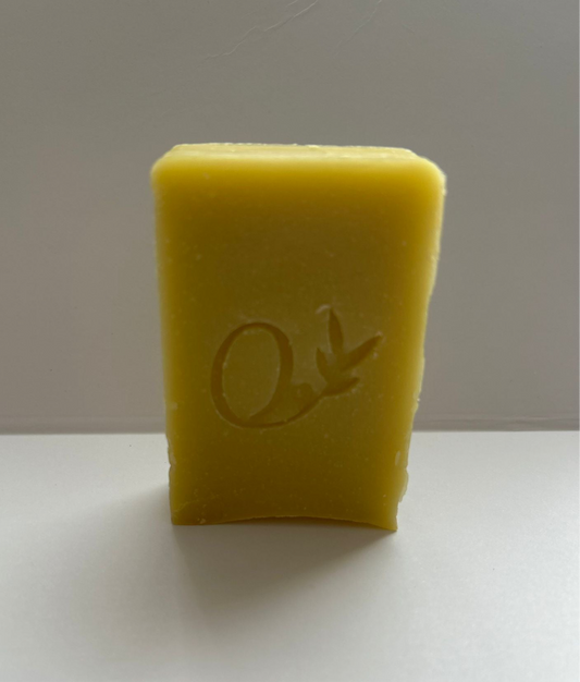 Savon à l'huile d’olive, huile de coco et huile de ricin