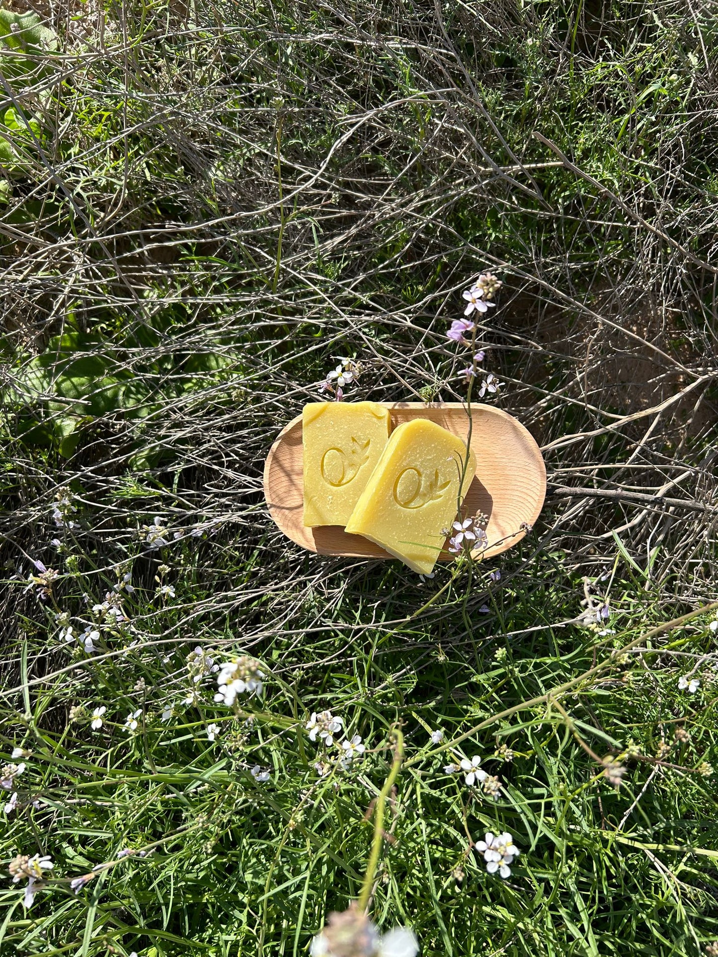 Savon à l'huile d’olive, huile de coco et huile de ricin